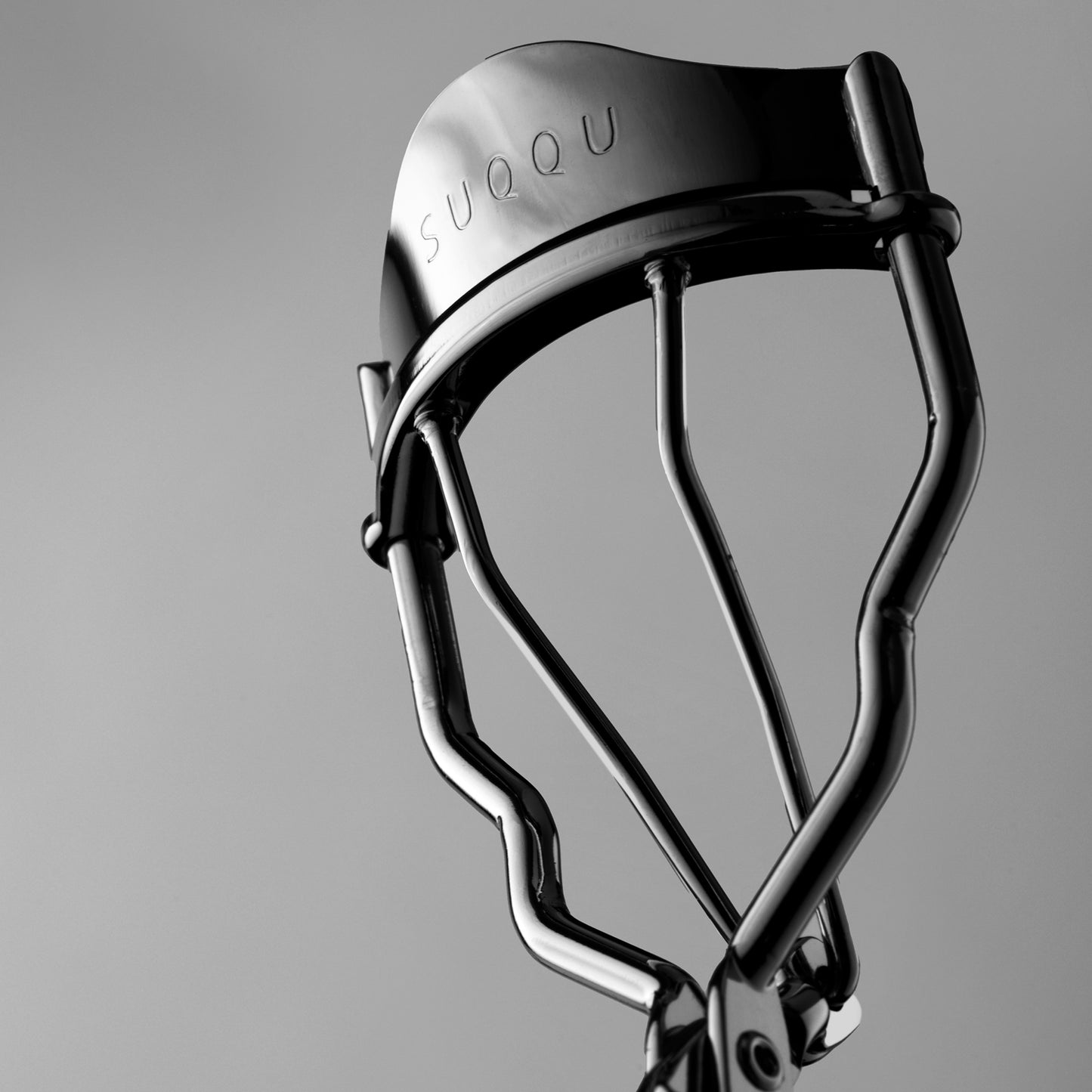 SUQQU Eyelash Curler Japanese artisan hand-crafted eyelash make up tool close up.