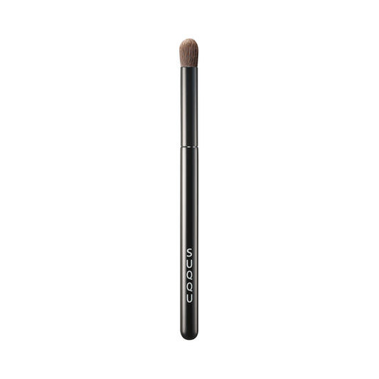 SUQQU Eyeshadow Brush R Japanese synthetic artisan professional grade make up brush on plain background.