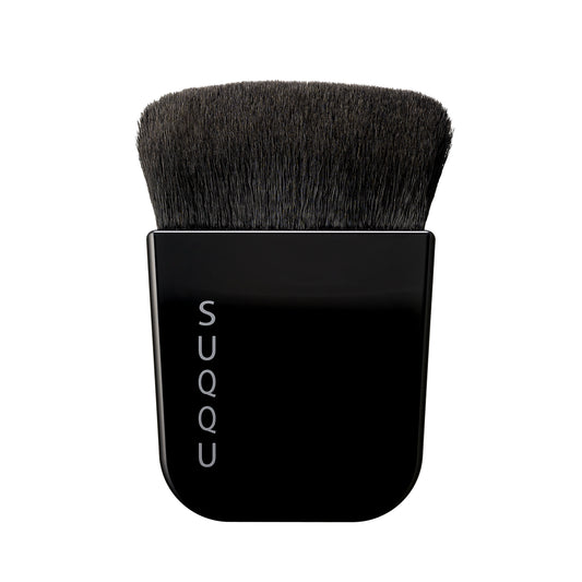 SUQQU Foundation Brush Japanese Kabuki style vegan friendly synthetic artisan professional make up brush on plain background.