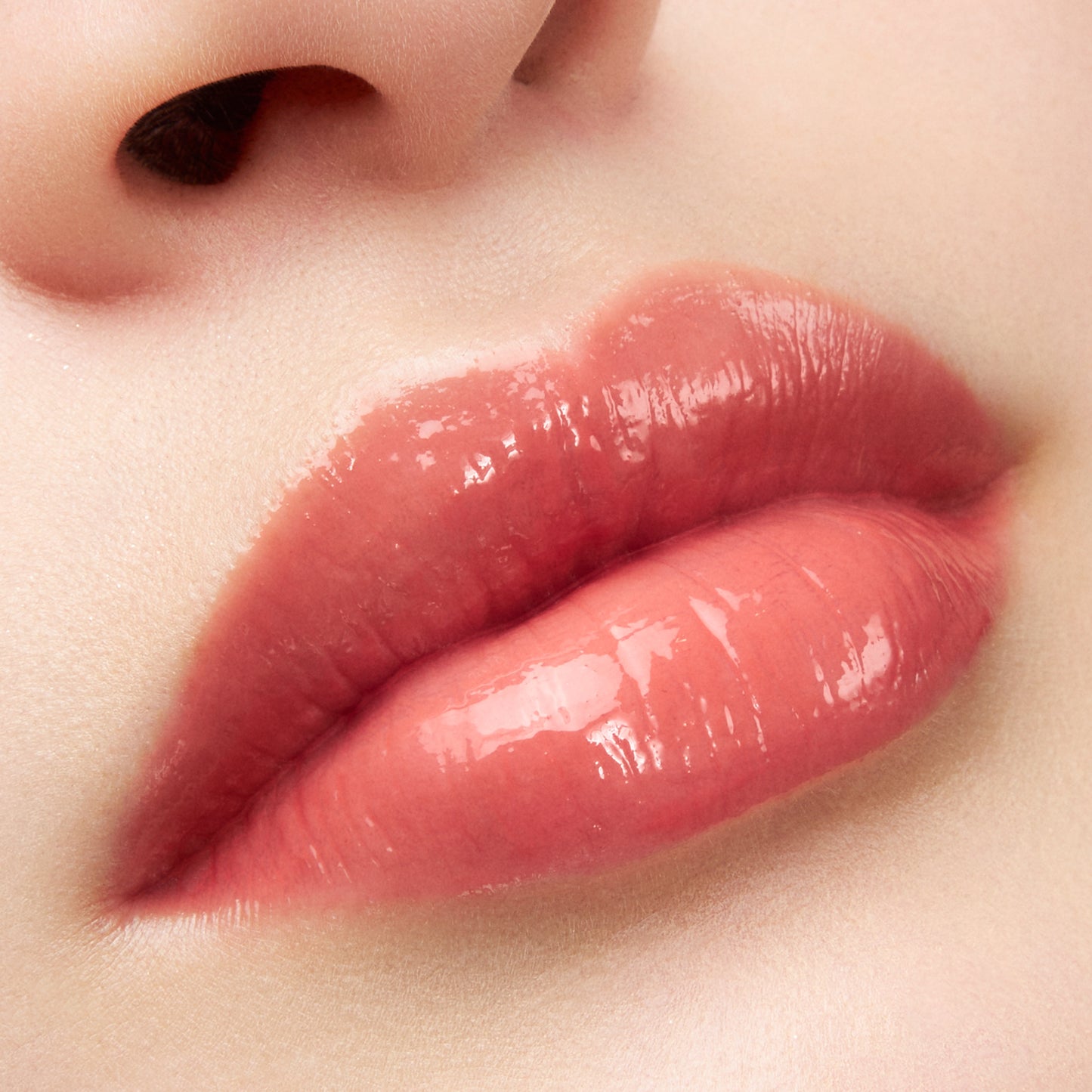 SUQQU Moisture Glaze Lipstick pink model lip colour glossy glazed finish close up.