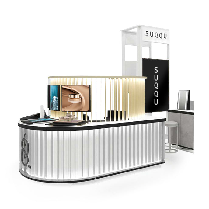 SUQQU in-store counter