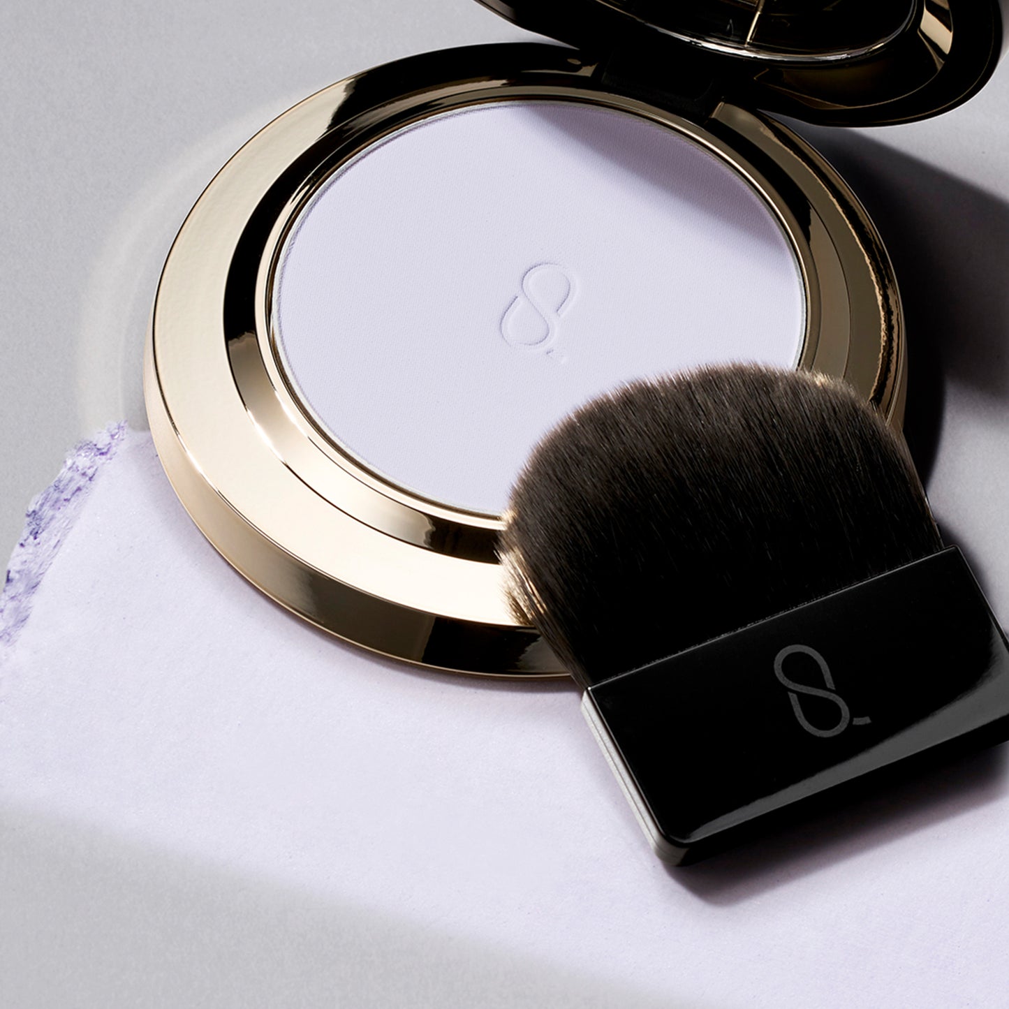 SUQQU Soft Matte Setting Powder palette with brush and texture.
