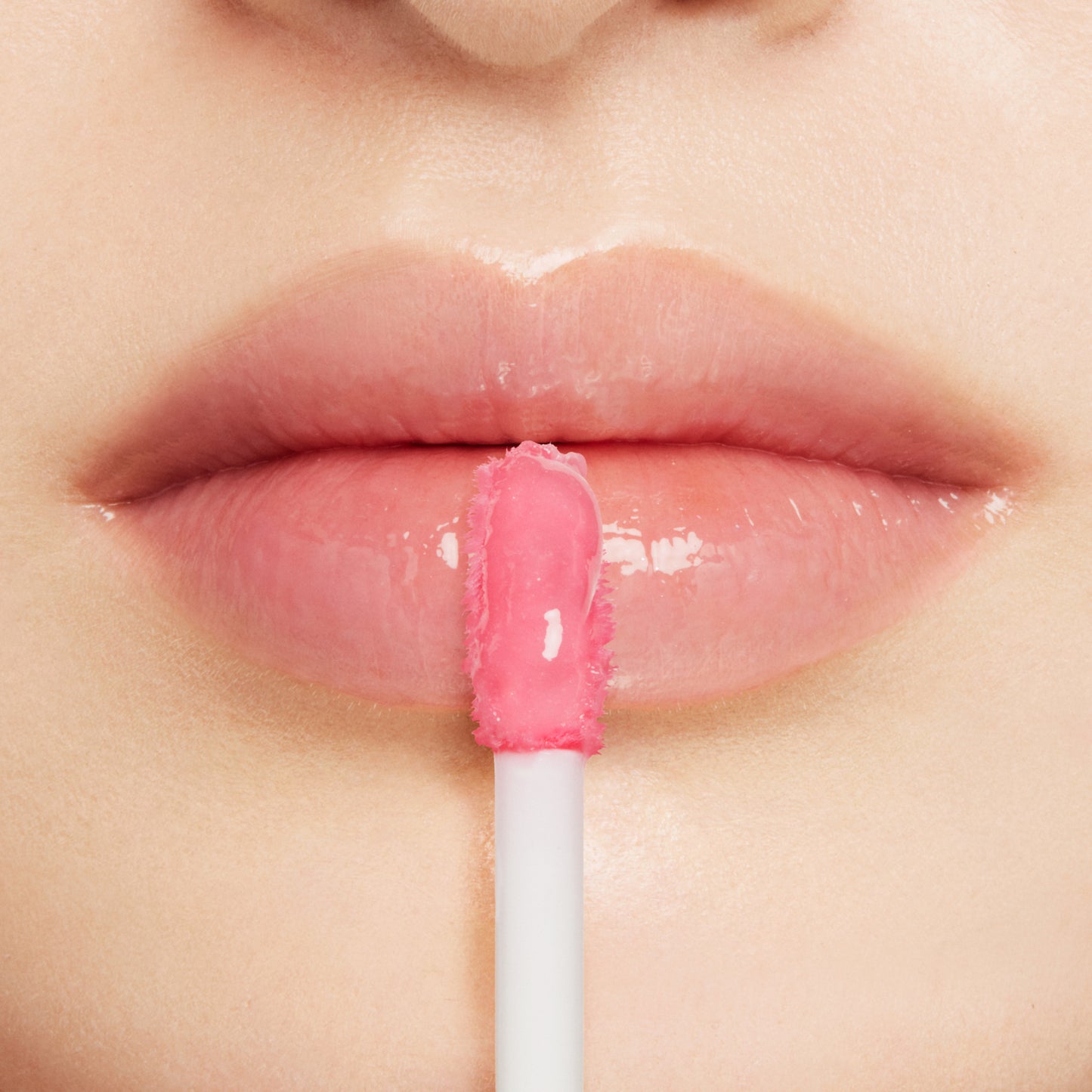 SUQQU Treatment Wrapping Lip colour product close up with wand and glossy texture on lips