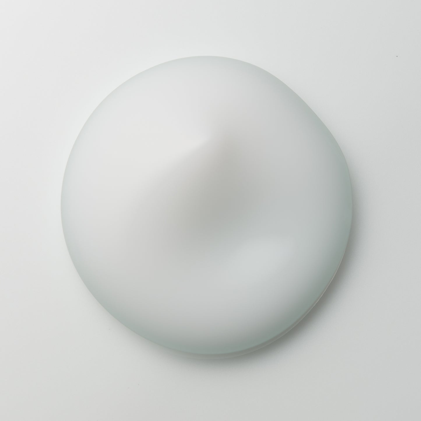 SUQQU Vialume The Serum luxury Japanese anti-aging moisturising skincare product texture swatch.