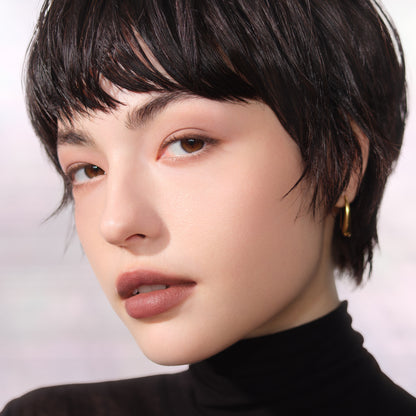 Short haired model portrait wearing SUQQU Blur Liquid Lip.