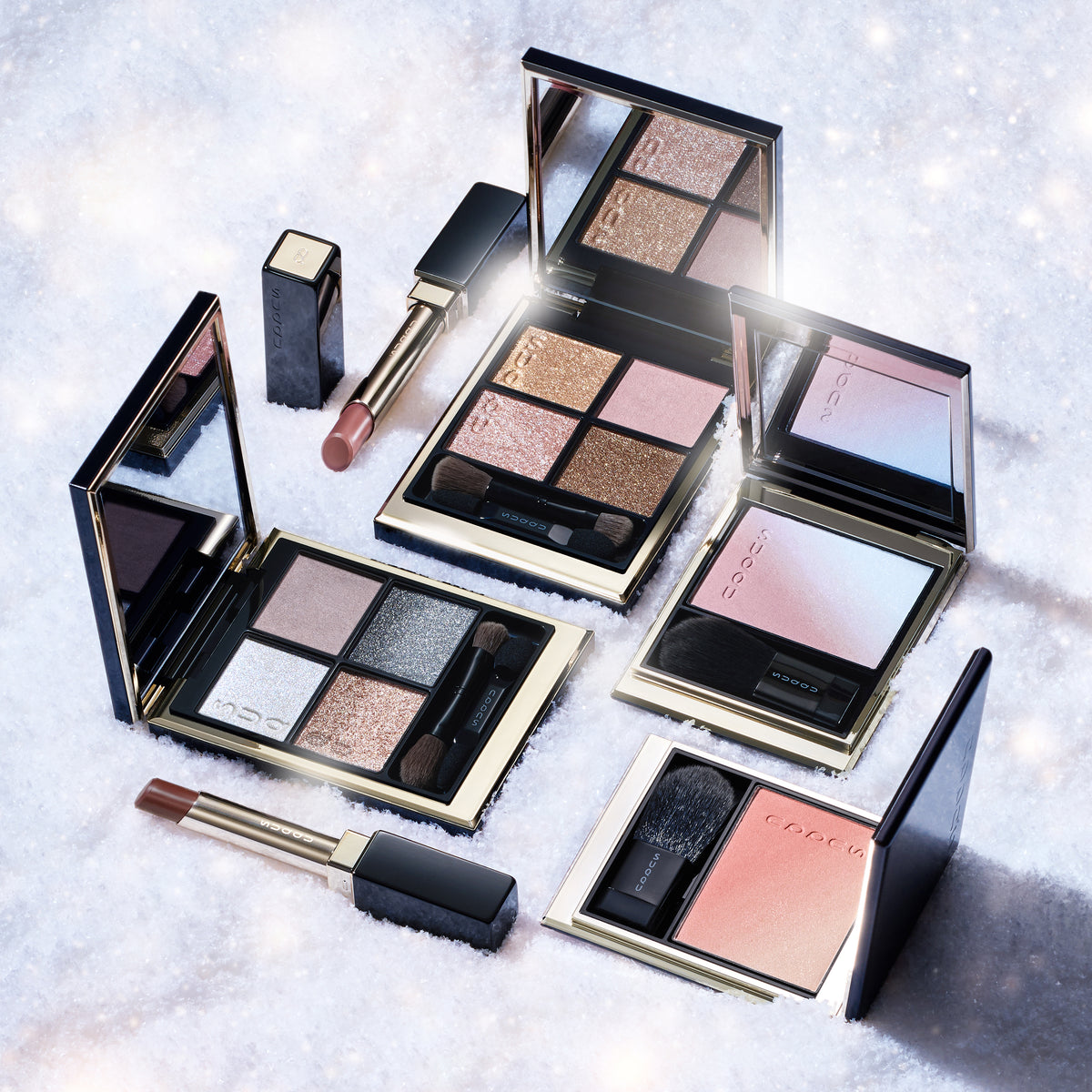 SUQQU Winter Collection 2026 - A limited-edition luxury seasonal cosmetics collection. Including Signature Color Eyes 157/158 eyeshadow palettes, Velvet Fit Lipstick 109/110 lipsticks and Blurring Color Blush 118/119 blusher compacts, arranged on a snowy white background with soft light effects.