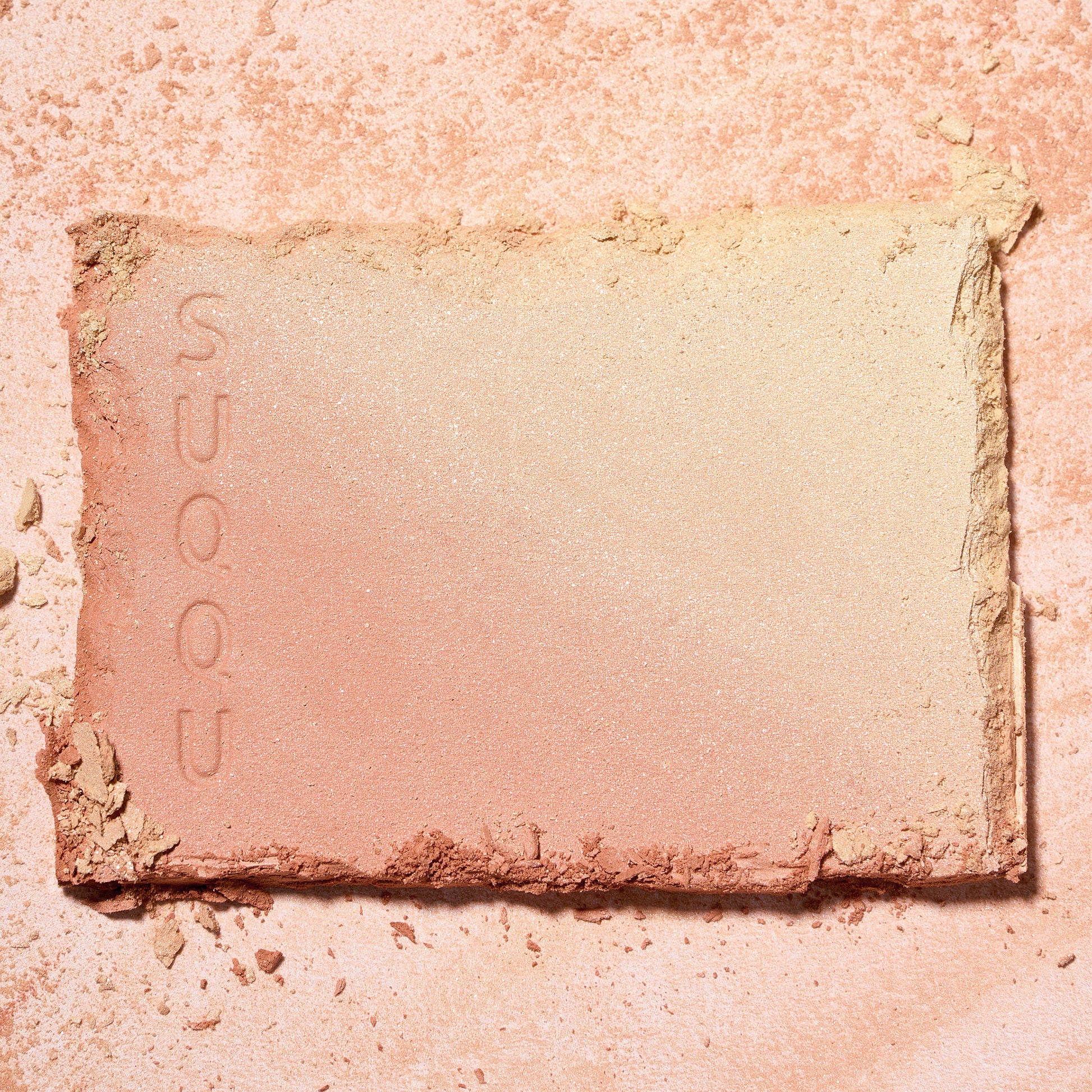 SUQQU Blurring Color Blush 115 cheek blusher and highlighter cracked texture.