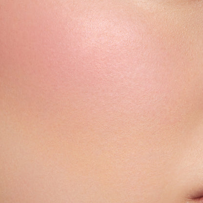 SUQQU Blurring Color Blush model cheek close up wearing softly blended pink blusher and highlighter on cheek