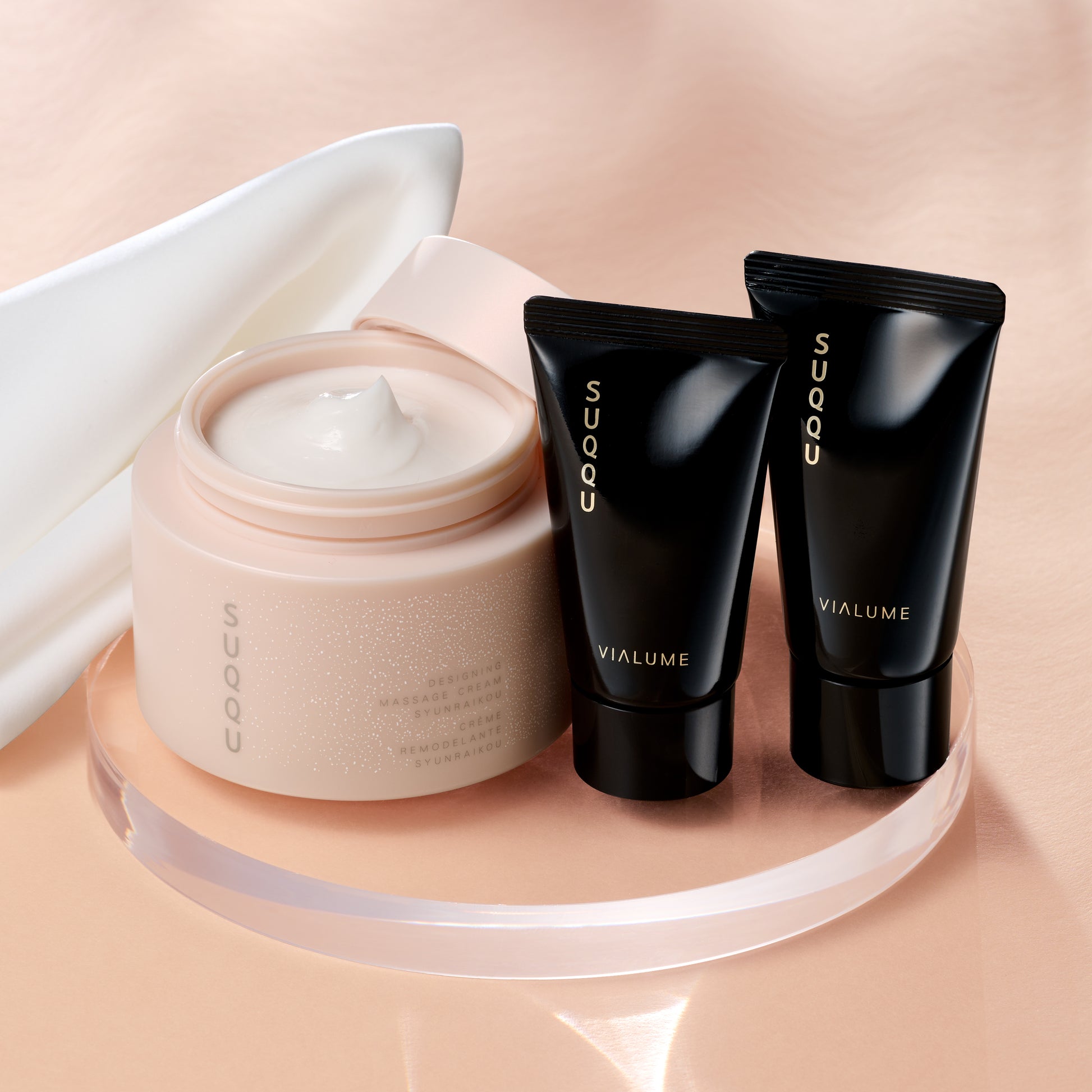 SUQQU Designing Massage Cream Syunraikou Kit skincare products with cloth