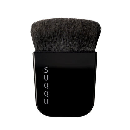 SUQQU Foundation Brush Japanese Kabuki style vegan friendly synthetic artisan professional make up brush on plain background.