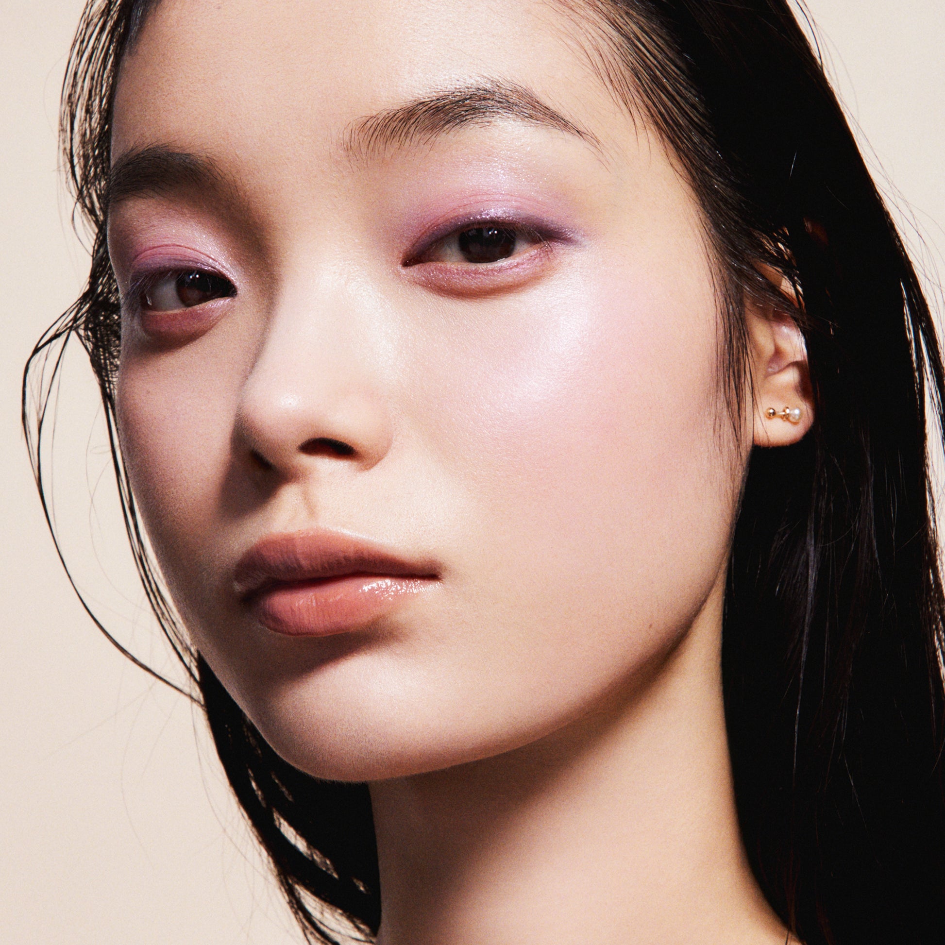 SUQQU 2025 Holiday Collection makeup kit Shunka worn by model in portrait.