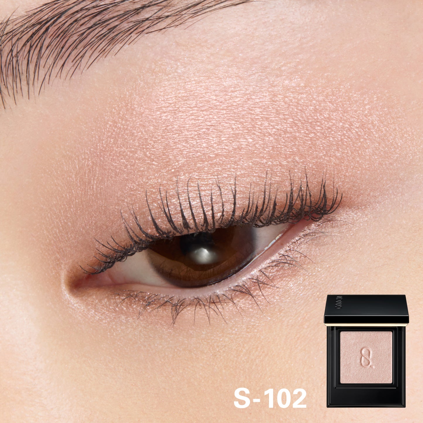 SUQQU Mono Look Eyes S-102 glitter beige pink eyeshadow with model wear eye close up colour swatch.