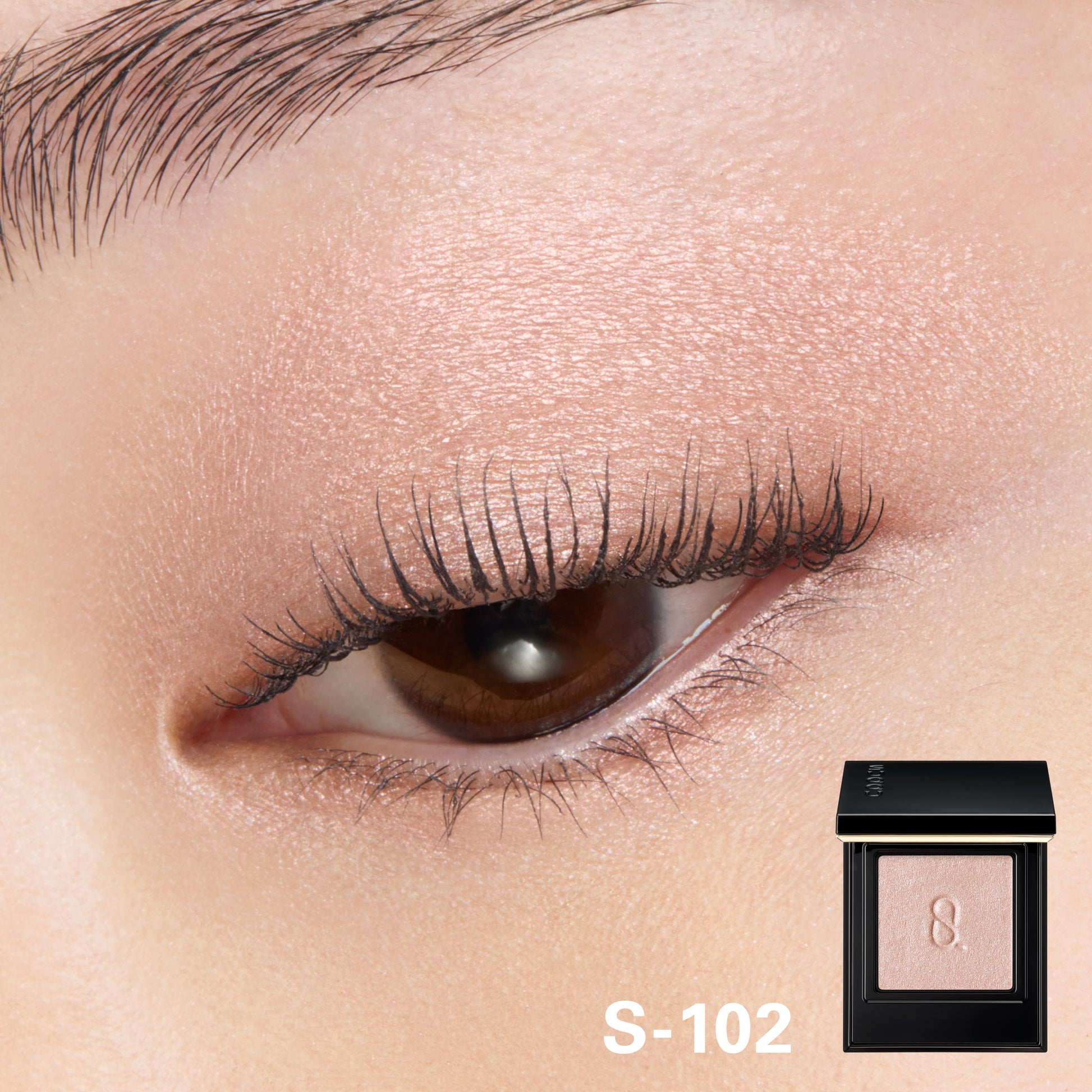 SUQQU Mono Look Eyes S-102 glitter beige pink eyeshadow with model wear eye close up colour swatch.