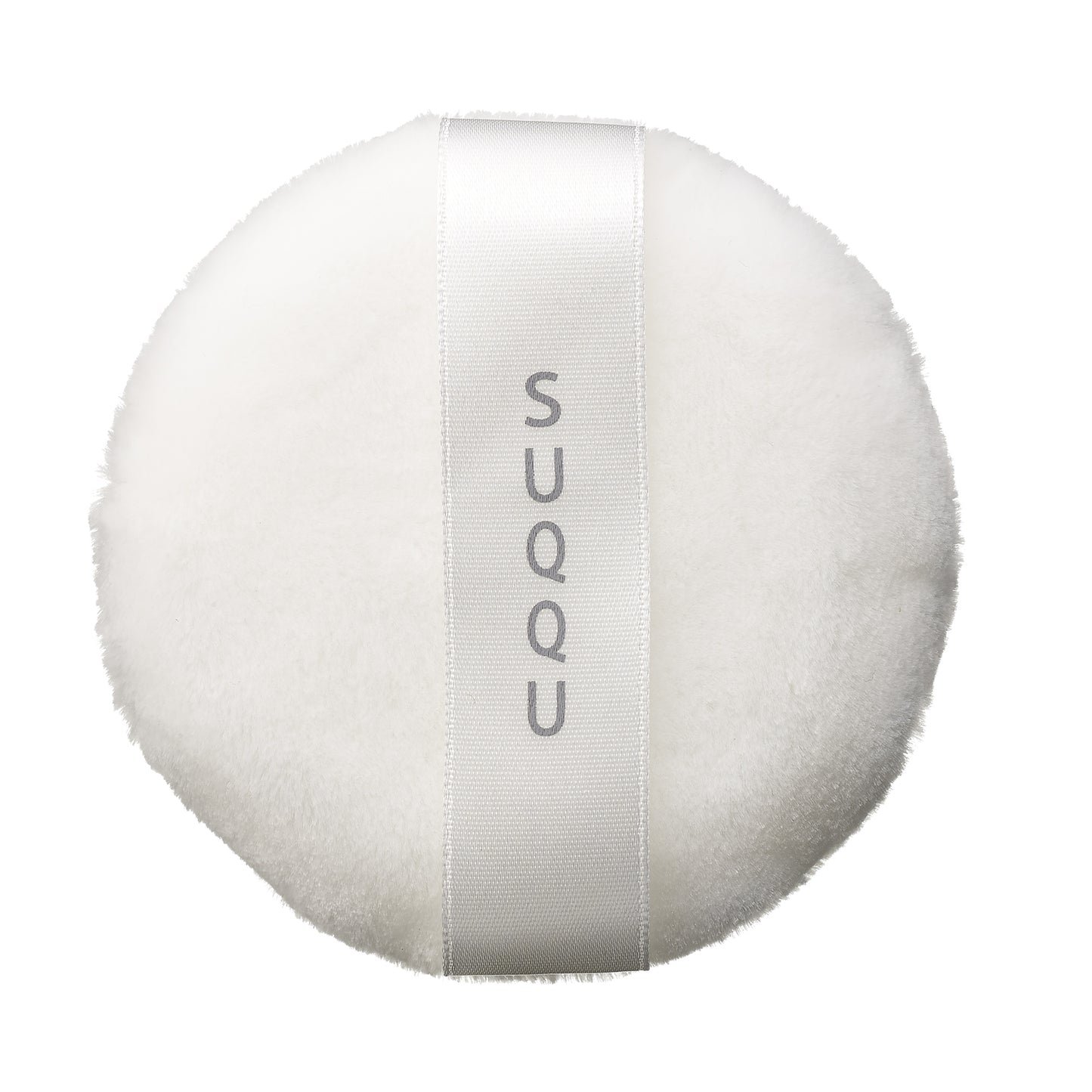SUQQU Oil Rich Glow Loose Powder e face powder puff on white background.