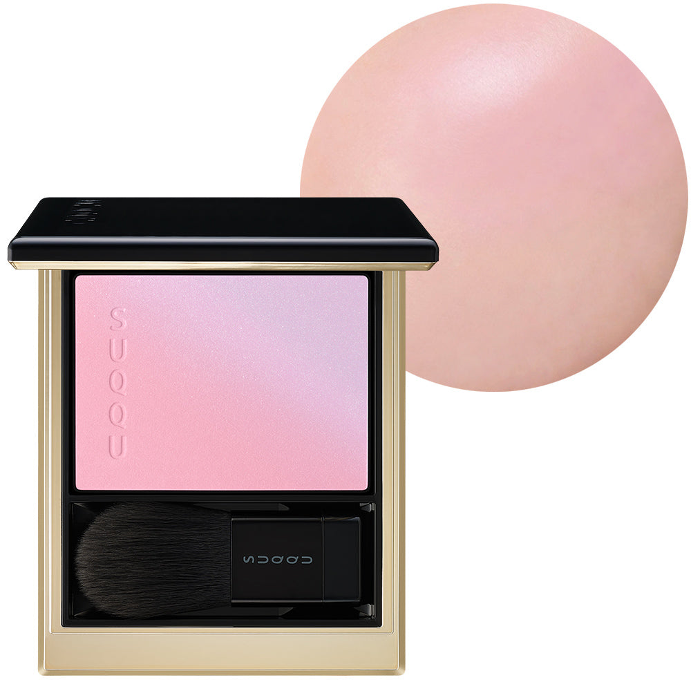 SUQQU 2026 Summer Collection Blurring Color Blush 117 beautiful duo toned cheek blusher and highlighter in blue lavender. Shown with model wear cheek close up swatch. Discover some of the very the best blushers from Japan at SUQQU.