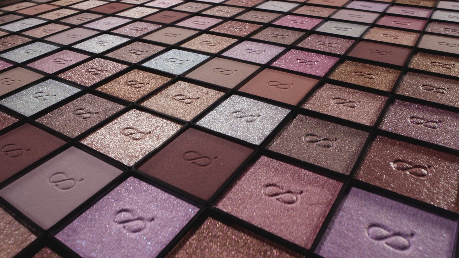Load video: Video depicting all the eyeshadow palettes and colours of &quot;SUQQU Mono Look Eyes&quot;. Palettes are opened and swiped with an eyeshadow brush. Colour swatches are shown in the background. Prism Touch, Luster, Satin and Matte finishes shown in multiple colours with colour names. Up tempo music playing throughout. Text reads &quot;Melts seamlessly into the skin&quot;.