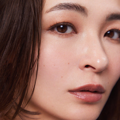 Rinnozoki Signature Color Eyes 15 eyeshadow palette worn by model in portrait.